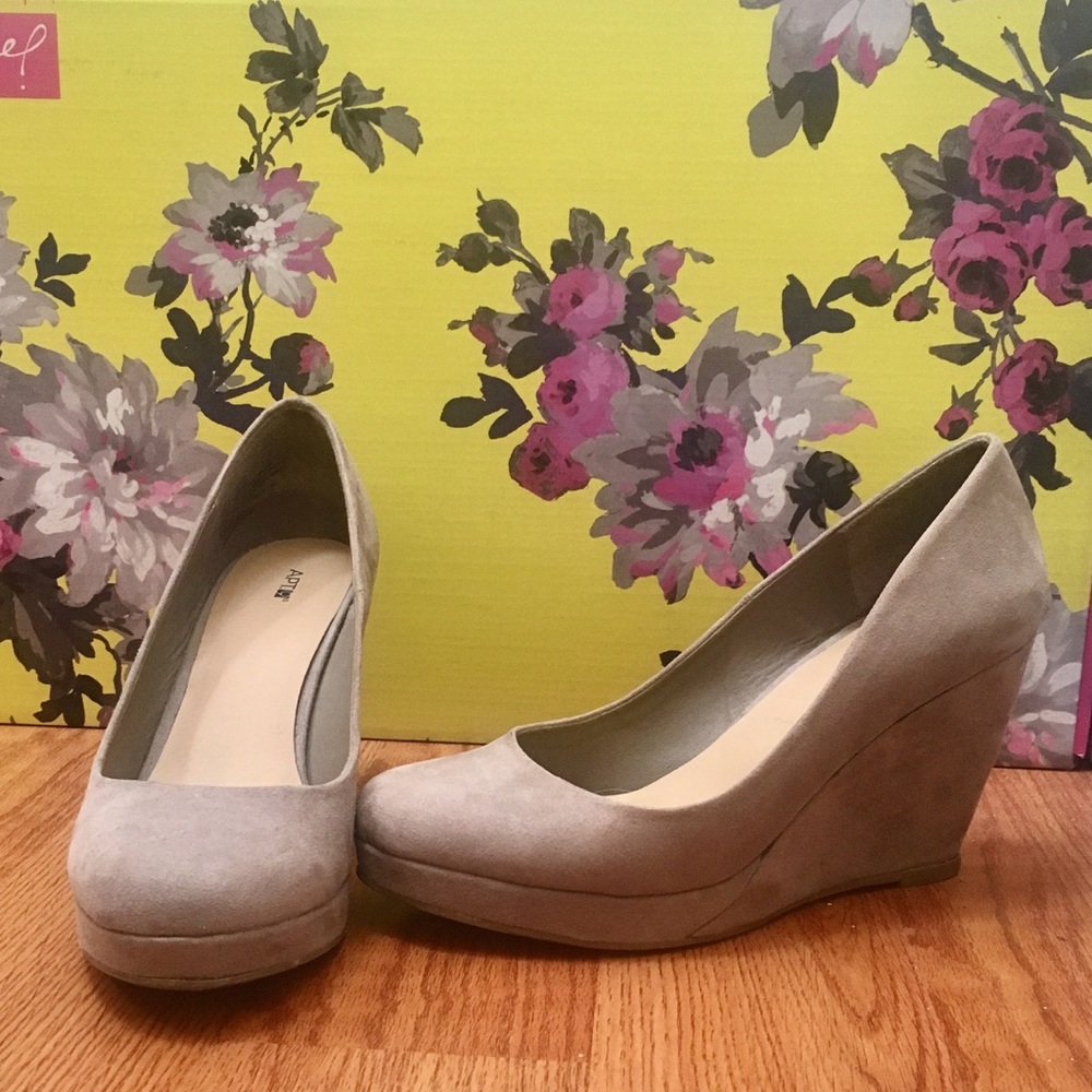 Wedge apt. 9 heels